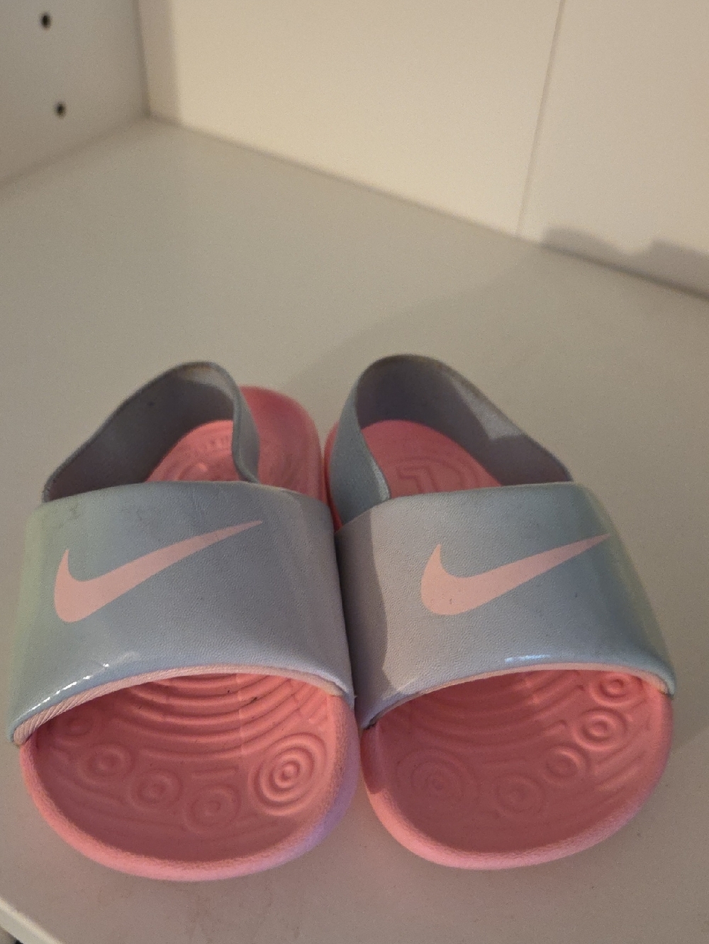 🏖Nike Kids Light Blue and Pink Slide Sandals